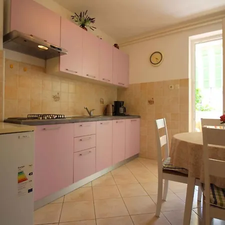 Apartment In Porec/istrien 9899 *